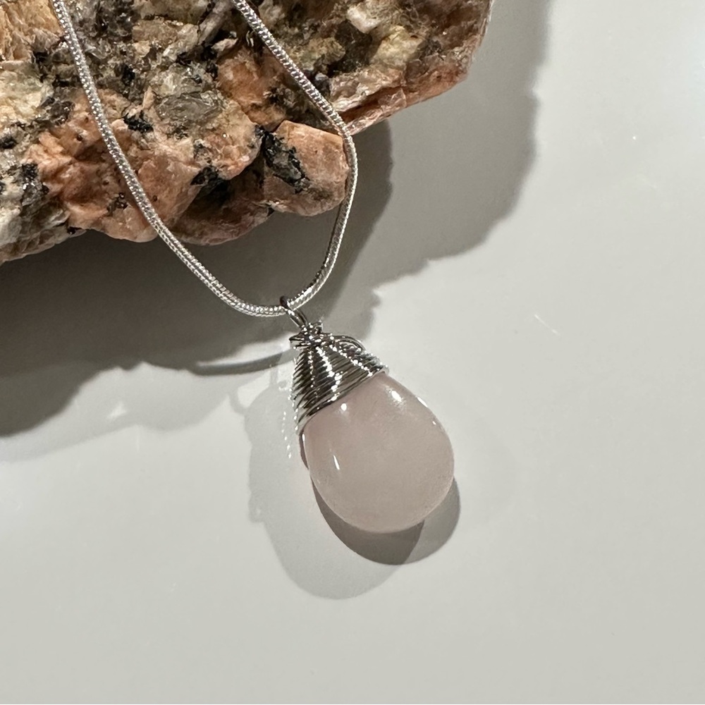 Rose Quartz Pendant Necklace